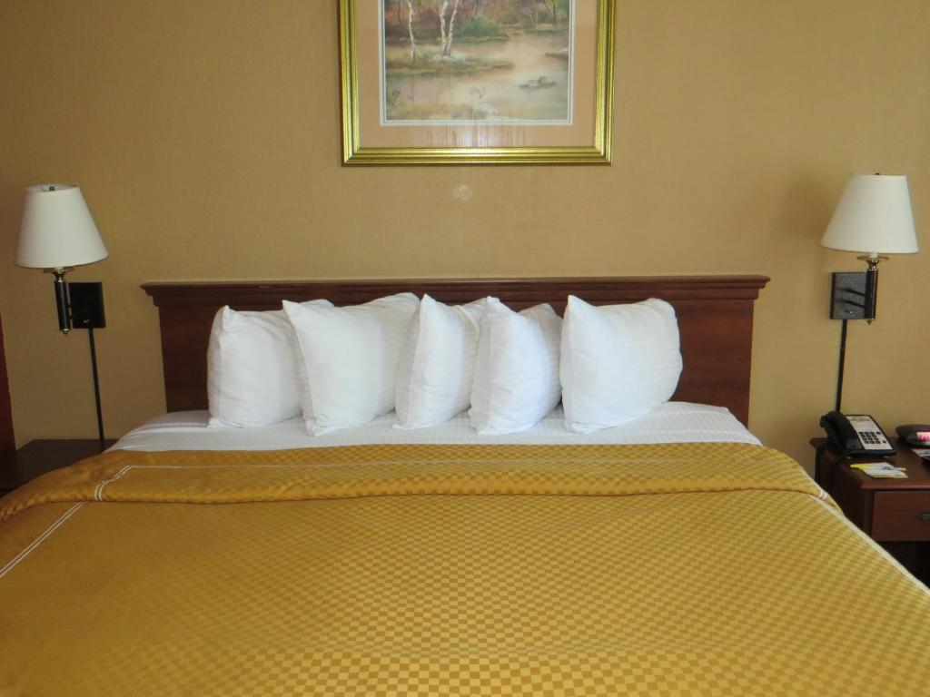 Days Inn By Wyndham Kansas City Exterior foto