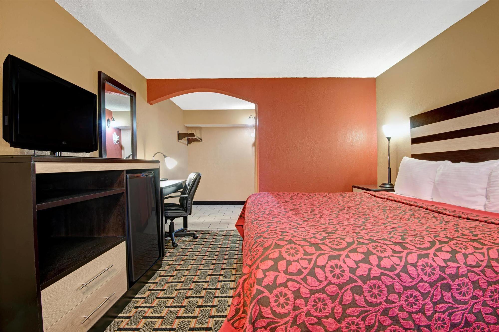 Days Inn By Wyndham Kansas City Exterior foto